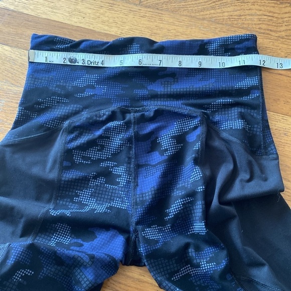 Spanx Sara Blakely Booty Boost Active Printed Leggings SZ Small Purple Geo Camo - Picture 14 of 14